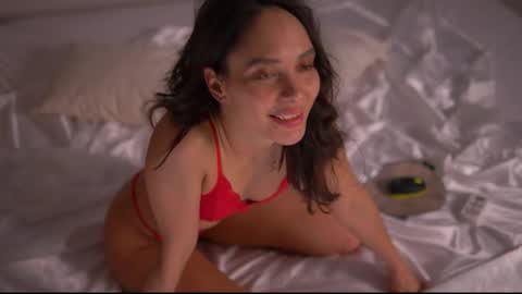 Snapshot of mila_may_ chatting on 03/01/25, 04:33 mila may  online show from 03/01/25, 04:33