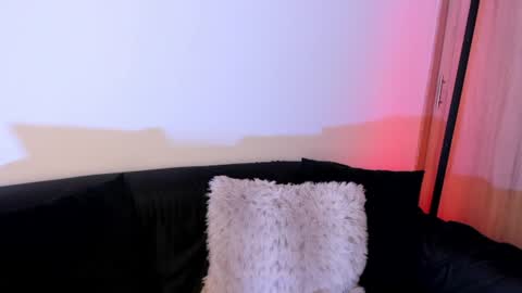 Snapshot of mila_monty__ chatting on 06/11/26, 02:00 online show from 06/11/26, 02:00