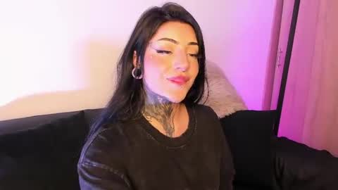 Snapshot of mila_monty__ chatting on 06/18/26, 03:40 online show from 06/18/26, 03:40