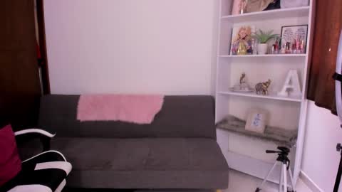 Mila online show from 09/19/25, 07:25