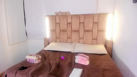 Snapshot of milaa__rosee chatting on 02/20/26, 06:26 Mila online show from 02/20/26, 06:26