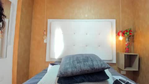 Snapshot of milaa_petite chatting on 05/05/26, 09:01 online show from 05/05/26, 09:01