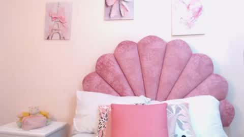 Snapshot of milaaadams chatting on 06/13/26, 10:35 mila online show from 06/13/26, 10:35