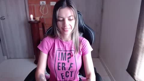 Snapshot of milacoxx8819 chatting on 01/30/25, 01:53 milacoxx8819 online show from 01/30/25, 01:53