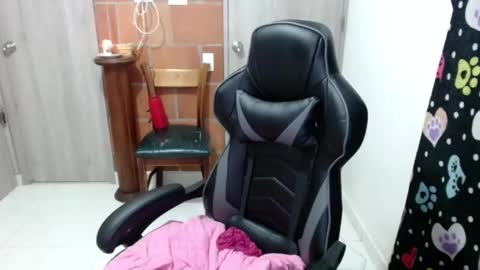 Snapshot of milacoxx8819 chatting on 02/01/25, 12:07 milacoxx8819 online show from 02/01/25, 12:07