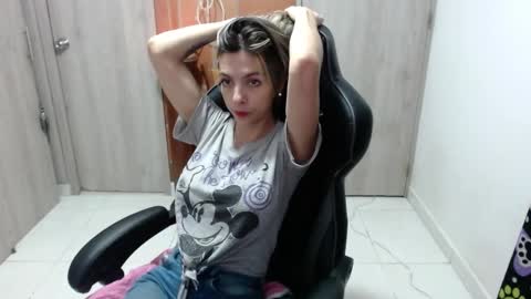 Snapshot of milacoxx8819 chatting on 02/09/25, 02:17 milacoxx8819 online show from 02/09/25, 02:17