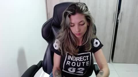 Snapshot of milacoxx8819 chatting on 02/15/25, 05:28 milacoxx8819 online show from 02/15/25, 05:28