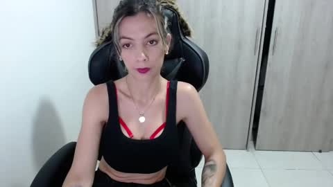 Snapshot of milacoxx8819 chatting on 02/17/25, 11:20 milacoxx8819 online show from 02/17/25, 11:20