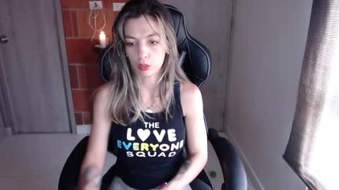 Snapshot of milacoxx8819 chatting on 03/01/25, 03:05 milacoxx8819 online show from 03/01/25, 03:05