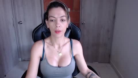 Snapshot of milacoxx8819 chatting on 03/02/25, 01:49 milacoxx8819 online show from 03/02/25, 01:49