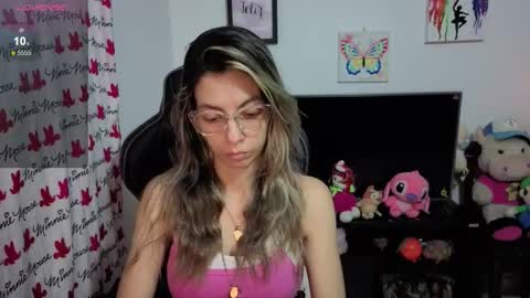 Snapshot of milacoxx8819 chatting on 10/02/25, 02:18 milacoxx8819 online show from 10/02/25, 02:18