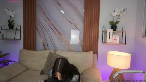 Snapshot of milacrave chatting on 09/30/25, 11:37 milacrave online show from 09/30/25, 11:37