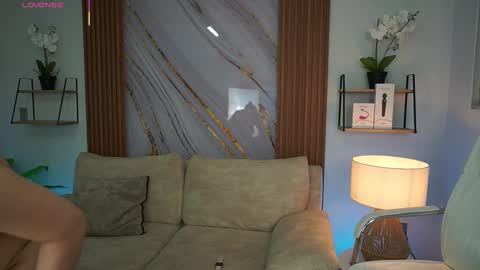 Snapshot of milacrave chatting on 10/02/25, 11:39 milacrave online show from 10/02/25, 11:39
