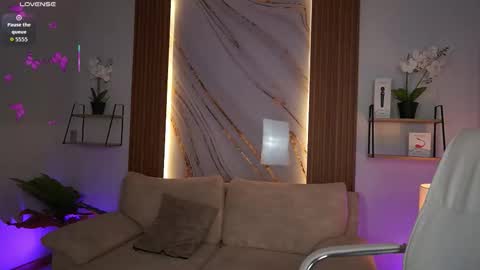 milacrave online show from 11/28/25, 11:46