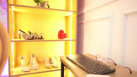 milacrave online show from 02/14/26, 11:40