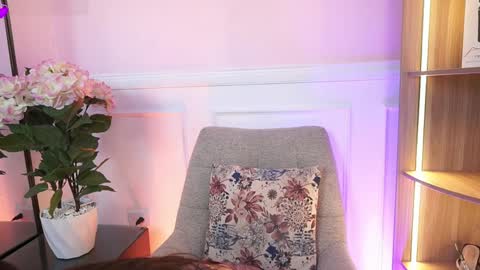 milacrave online show from 04/09/26, 11:37