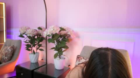 milacrave online show from 04/10/26, 11:37