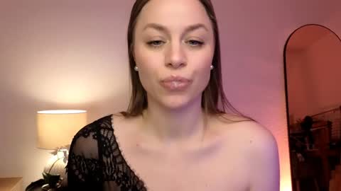 Mila Fleur online show from 01/12/25, 09:08