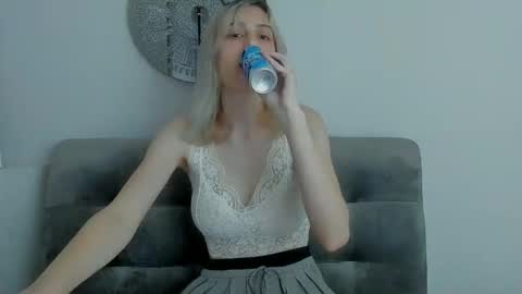 Snapshot of milaglow chatting on 06/08/26, 01:22 MilaGlow online show from 06/08/26, 01:22