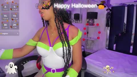 Milenna online show from 10/31/25, 06:03