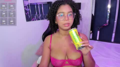 Snapshot of milahall__ chatting on 02/22/26, 04:35 Milenna online show from 02/22/26, 04:35