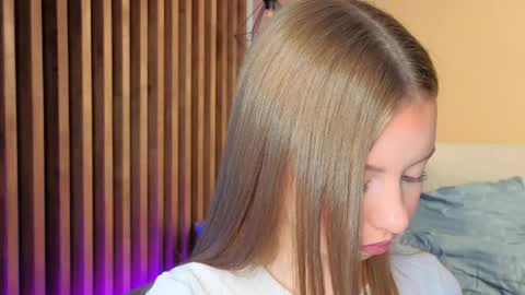 Mila online show from 05/17/26, 03:08