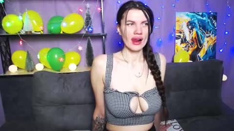 Snapshot of milaloona chatting on 01/14/25, 10:06 Milaloona online show from 01/14/25, 10:06