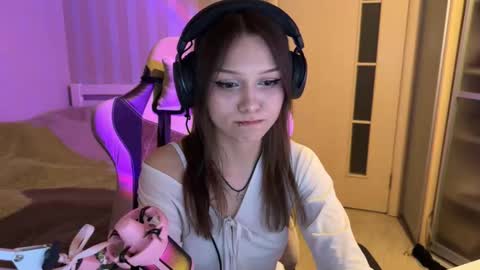 Snapshot of milamiuu chatting on 01/13/26, 02:11 milamiuu online show from 01/13/26, 02:11