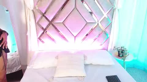MilaMonroeXX online show from 07/22/26, 02:25