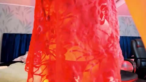 Snapshot of milan_daph chatting on 02/14/26, 05:32 Daphne online show from 02/14/26, 05:32