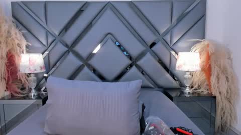 milan_lewiss online show from 09/25/25, 06:44