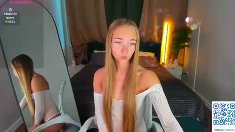 Snapshot of milana_sorrento chatting on 06/18/26, 01:06 Milana online show from 06/18/26, 01:06