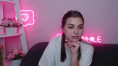 Snapshot of milanaangelas chatting on 01/17/25, 11:06 milanaangelas online show from 01/17/25, 11:06