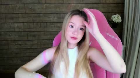 MilanaBalmain online show from 09/15/25, 04:12