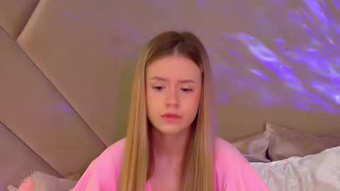 MilanaBalmain online show from 09/30/25, 04:28