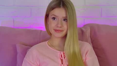 MilanaBalmain online show from 01/17/26, 04:28