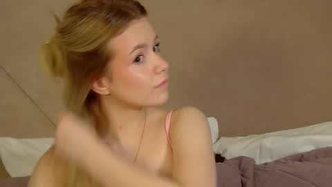 MilanaBalmain online show from 03/24/26, 04:39