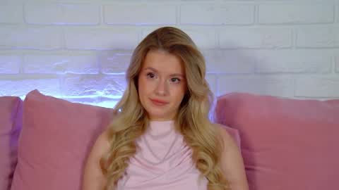 MilanaBalmain online show from 04/11/26, 04:28