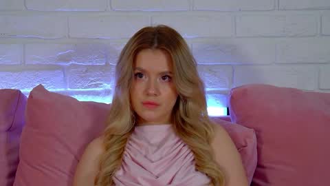 MilanaBalmain online show from 04/11/26, 07:45