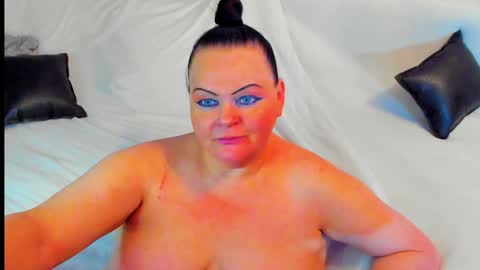 Snapshot of milanabiegert chatting on 12/29/24, 10:36 Lana online show from 12/29/24, 10:36