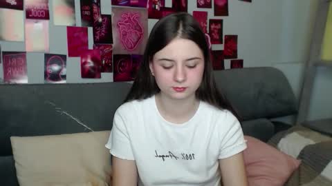 milanaroz online show from 10/24/25, 05:37