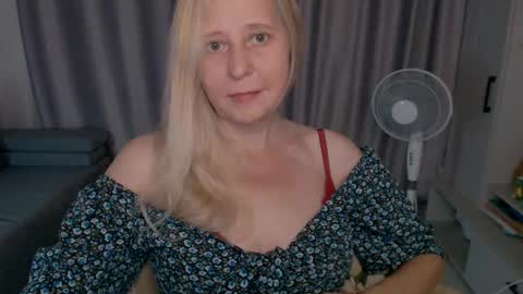 Milena online show from 09/25/25, 02:59