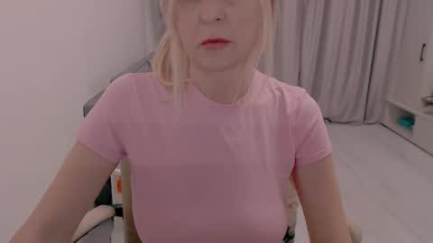 Milena online show from 10/22/25, 02:45