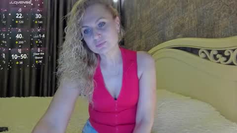 milanna_x online show from 10/16/25, 04:52