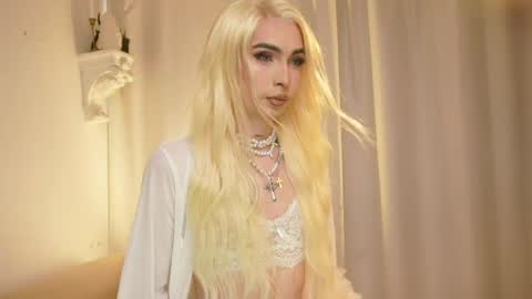 MILAN SANTANA online show from 04/19/26, 09:39