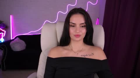 Snapshot of milashalovely chatting on 10/15/25, 01:22 Milasha online show from 10/15/25, 01:22