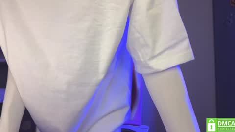 Snapshot of milaslovv chatting on 12/14/24, 10:34 Mila online show from 12/14/24, 10:34