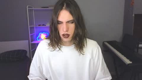 Snapshot of milaslovv chatting on 12/26/24, 10:05 Mila online show from 12/26/24, 10:05