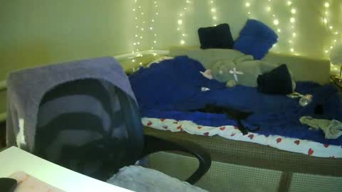 Milaxcute online show from 12/16/25, 08:03