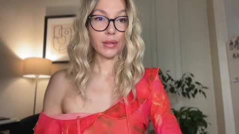 Mila online show from 05/04/26, 05:20